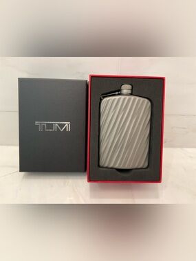 NEW Tumi 19 Degree TITANIUM 5.5” - 6 ounce FLASK - Matte Brushed Titanium